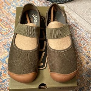 COPY - BNIB Keen Sienna MJ Quilted